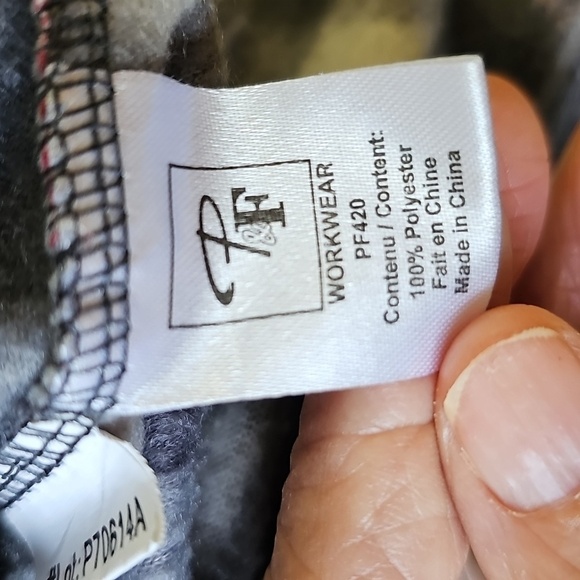 Pilote & Filles Gray & White Plaid Button-Up Shirt/ Fleese. XL - Picture 9 of 11